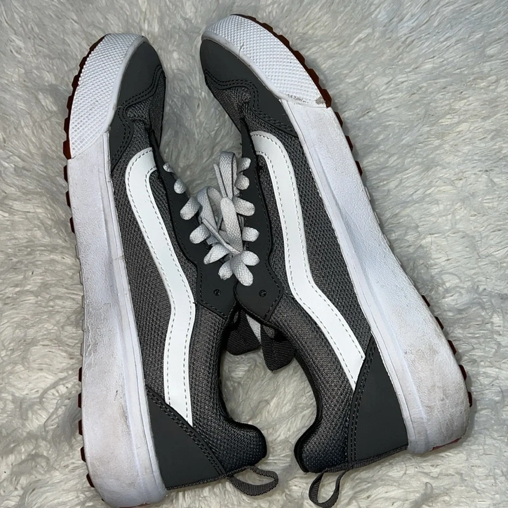 Vans Range Low-Top Sneaker - Men's 8